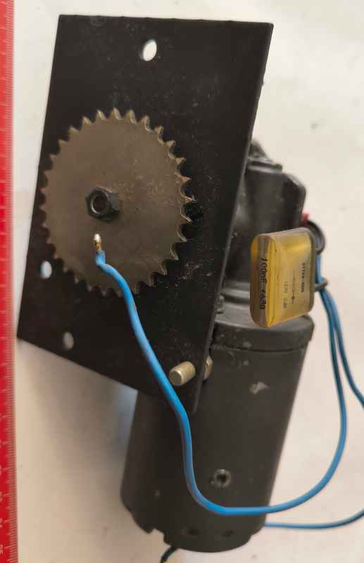 motor s převodovkou - nepřesné značení (003) - otestován na 12Vdc