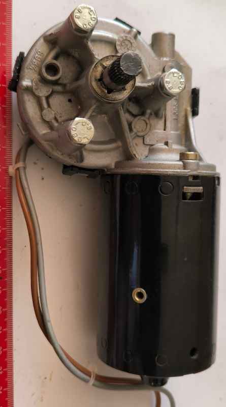 motor s převodovkou - BOSCH 058 04-03-02 1 , 0390257652 CEP 24V - otestován   .. použitý / used   .. cena na dotaz / price on request