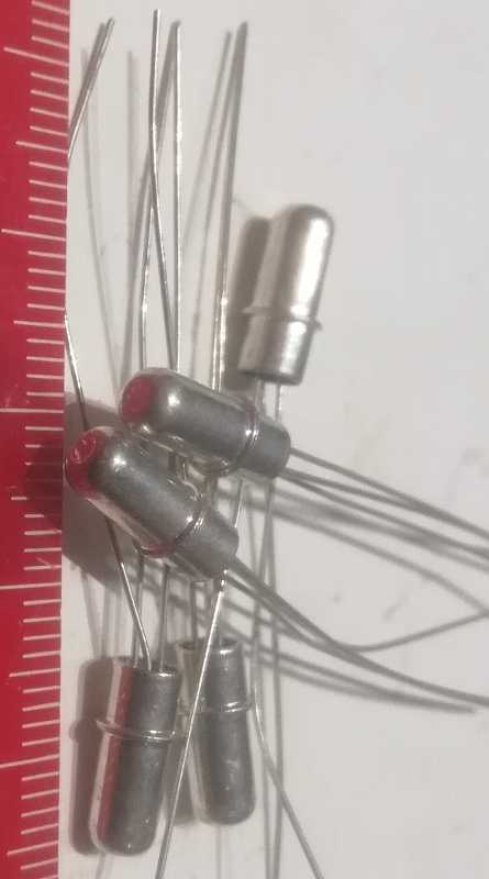 není skladem - neupřesněný tranzistor .. balení 100ks za 100Kč