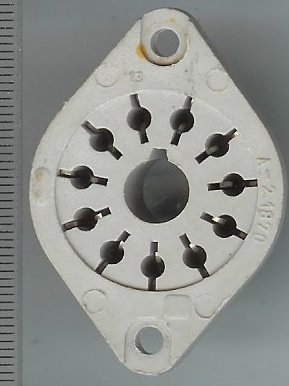 patice 11 pin kruhová, pájená, šedá .. balení 10ks za 100Kč