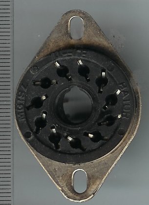 patice 11 pin kruhová, pájená, černá