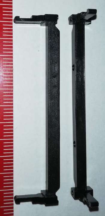 plastová úchytka z samořezných konektorů ( 52mm )  .. balení 100ks za 100Kč