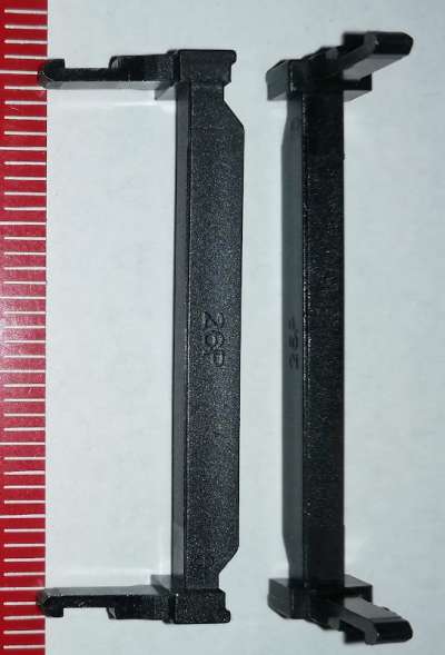 plastová úchytka z samořezných konektorů ( 34mm - 26P )  .. balení 100ks za 100Kč