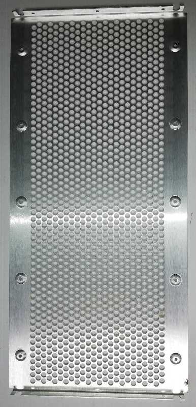 perforovaný hliníkový plech 433x205mm, tl. 1,5mm, boční díl z profi krabice (002)