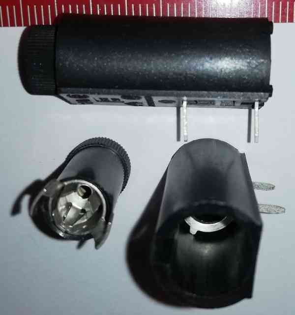 Pojistkové pouzdra na 5x20mm pojistky (003) .. balení 10ks za 70 Kč