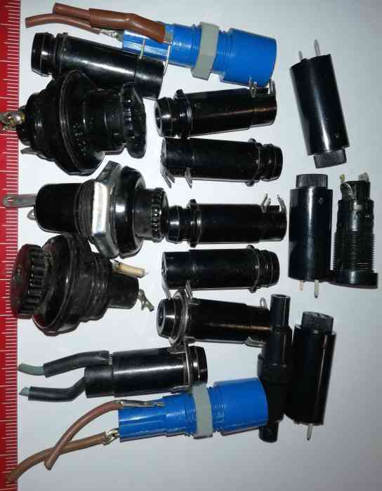 není skladem - Pojistkové pouzdra na 5x20mm pojistky (004) .. mix 17ks za 70 Kč