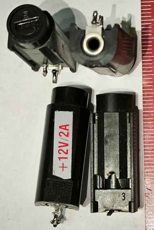 Pojistkové pouzdra na 5x20mm pojistky (006), pájené .. balení 20ks za 90 Kč