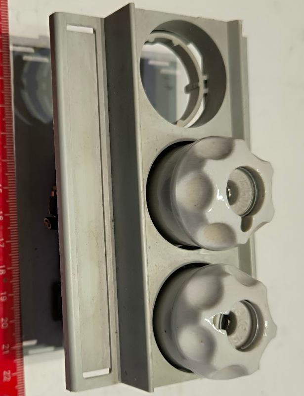 sestava - 2x pojistkový spodek 2113,  2x pojistková hlavice, 2x dotek 32A, dle foto, bez vložek, starší, jako nový