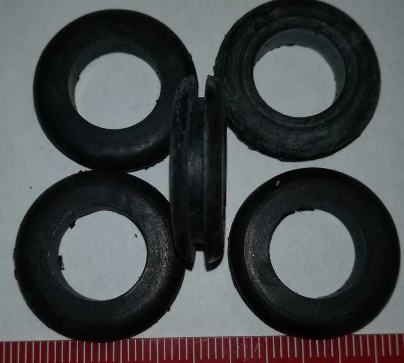 Gumová průchodka 13x2mm  .. balení 100ks za 100Kč