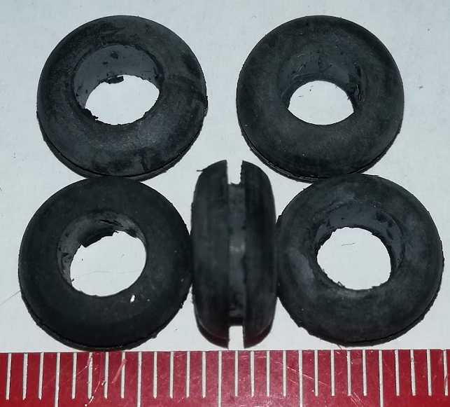 Gumová průchodka 5x1mm  .. balení 100ks za 100Kč