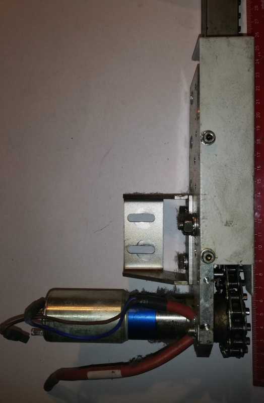 řetězový pohon 56cm s motorkem FAULHABER 3557K024C 24V s převodovkou