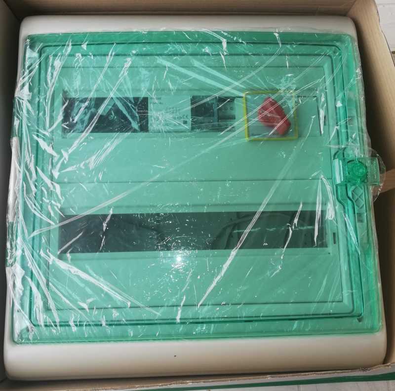 není skladem - SCHNEIDER Skříň KAEDRA 13434 36TE průhledná dvířka, IP65  .. částečně vybavená dle foto