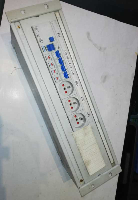 není skladem - rozváděčová skříň z demontáže, na ND, dle foto, hloubka 16cm