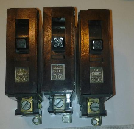 staší jističe 6A, 6A, 20A .. balení 3ks  za 100Kč