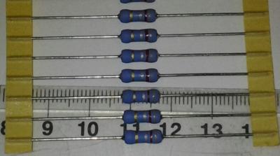 R -  0R82  1W 5%.. balení 200ks za 100 Kč