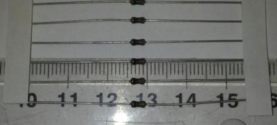 není skladem - odpor MF0204 - 3k3 0,4W 1% - MF0204-FTE52-3k3.. balení 1000ks za 100Kč