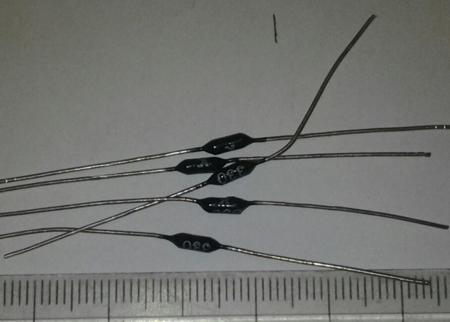 R 330R .. balení 1000ks za 100 Kč