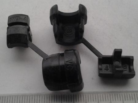 6W3-4R  plastová průchodka pro kabely   .. balení 100ks za 100Kč