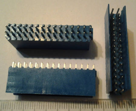 konektor 2x15pin .. balení 35ks za 70Kč