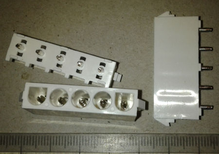 konektor 5pin .. balení 17ks za 60Kč