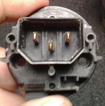 síťový konektor starší