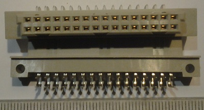 32pin ERNI samice 424216