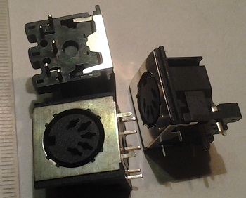 není skladem - DIN 5kolík samice do pl. sp. .. balení 45ks za 100Kč