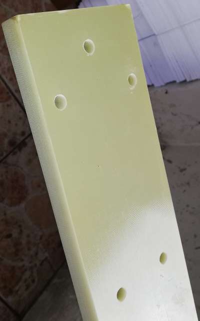 není skladem - sklotextilová deska propojnic z trafa, 1485x100x20mm, díry