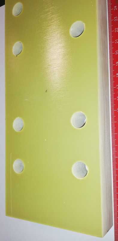 sklotextilová deska (081) , opracovaná  467x100x26mm, hmotnost cca 2,3kg