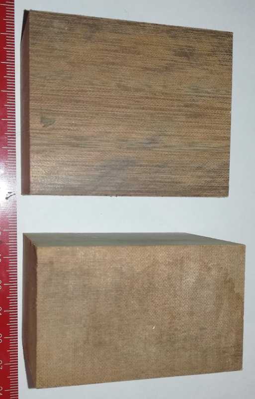 izolace -  hranolek  (090) - 65x53x40mm, ? asi pertinax?