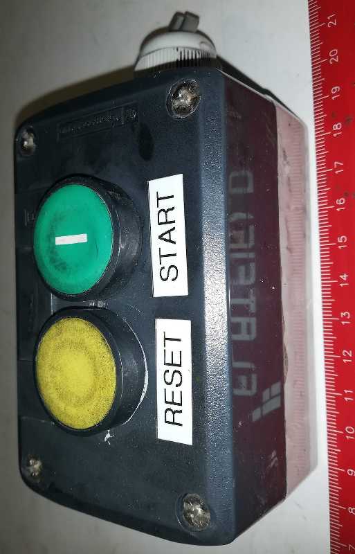 Spínací krabička s 3xZENL1111, 1x ZEN-L1121 .. použitý/used