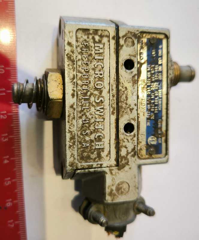 MICROSWITCH P-688 BZE6-RQX2  .. použitý / used   .. cena na dotaz / price on request