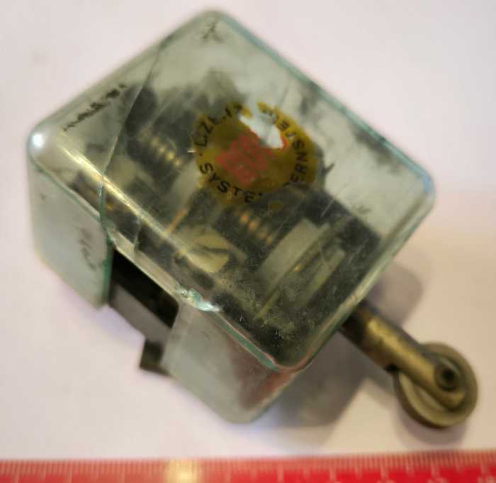 spínač PE2R  .. použitý / used   .. cena na dotaz / price on request