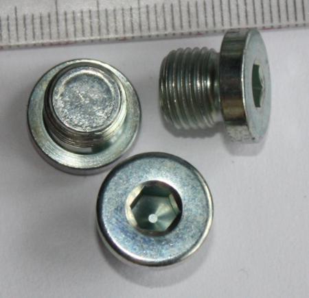 sroub-105 .. šroub na imbus  .. balení 57ks za 30Kč