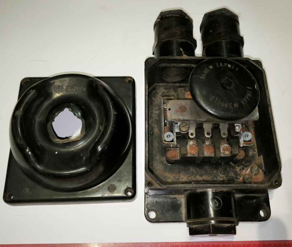 Stiskem vypni Tahem zapni , kompletní , 25A (003) .. na rekonstrukci