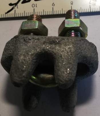 kovová svorka - rozteč 20mm