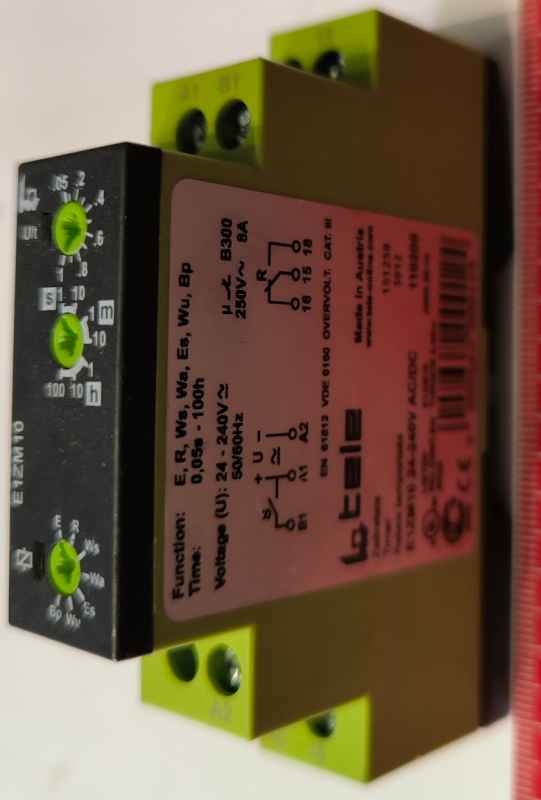tele E1ZM10 24-240VAC/DC 110200 časové relé, 250 V/AC, 8 A