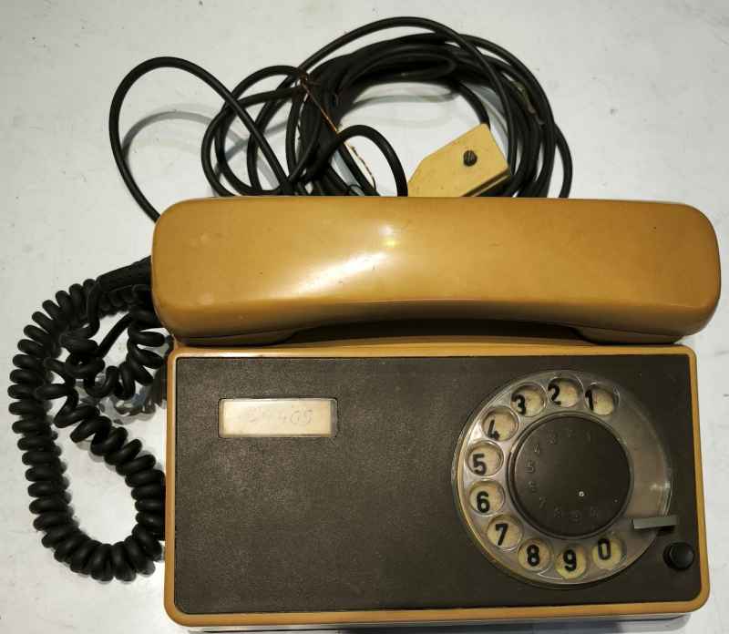 telefon-007 - starý telefonní přístroj, na památku  .. cena na dotaz / price on request