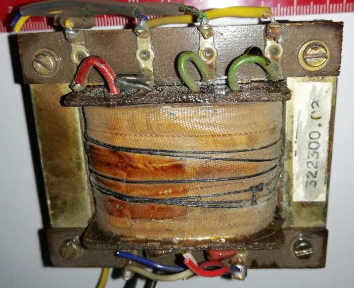 není skladem - transformátor na ND, starší typ, nutno proměřit, bez záruky, 60x75x50mm