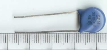 Varistor SEN391KD10 , disk 10mm  ... balení 50ks za 80Kč