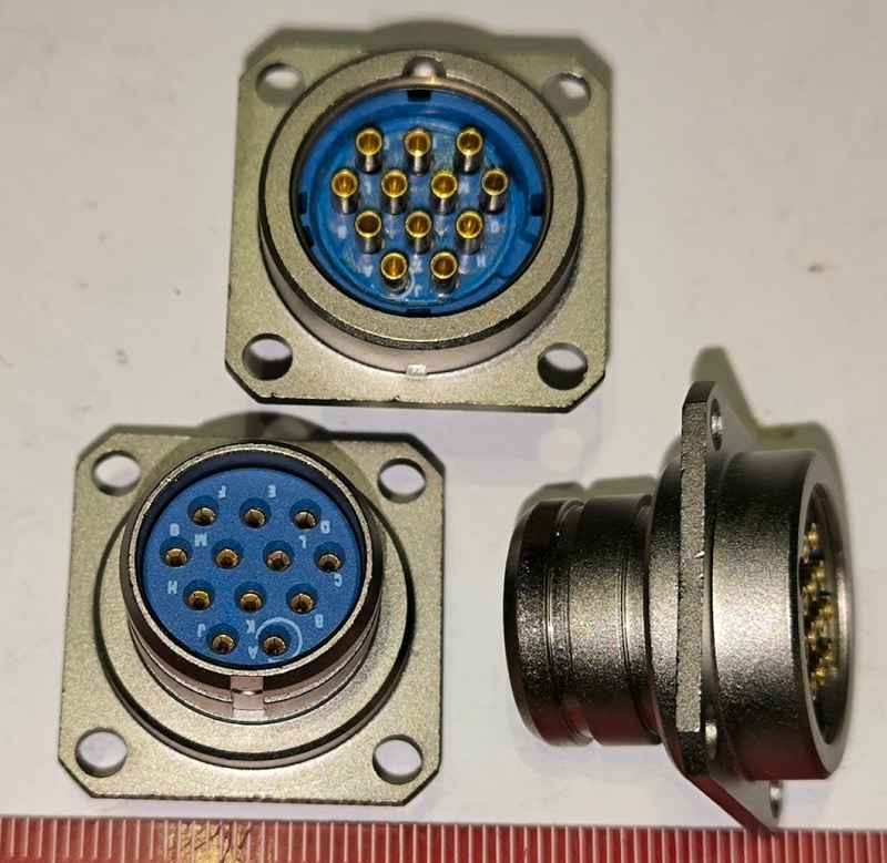 1332E212FZ - Conn Push-Pull SKT 12 POS Solder ST Flange Mount 12 Terminal 1 Port - Amphenol   .. cena na dotaz / price on request