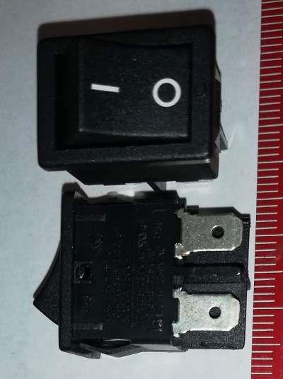 FK-1858.1103  - Rocker Switch, Off-On, DPST, Non Illuminated, Panel Mount, Black, 1858  ... balení 5ks za 80Kč