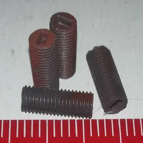 205531304658 - závitové jádro M4x0,5 l=10,5mm N01  ... balení 100ks za 100Kč