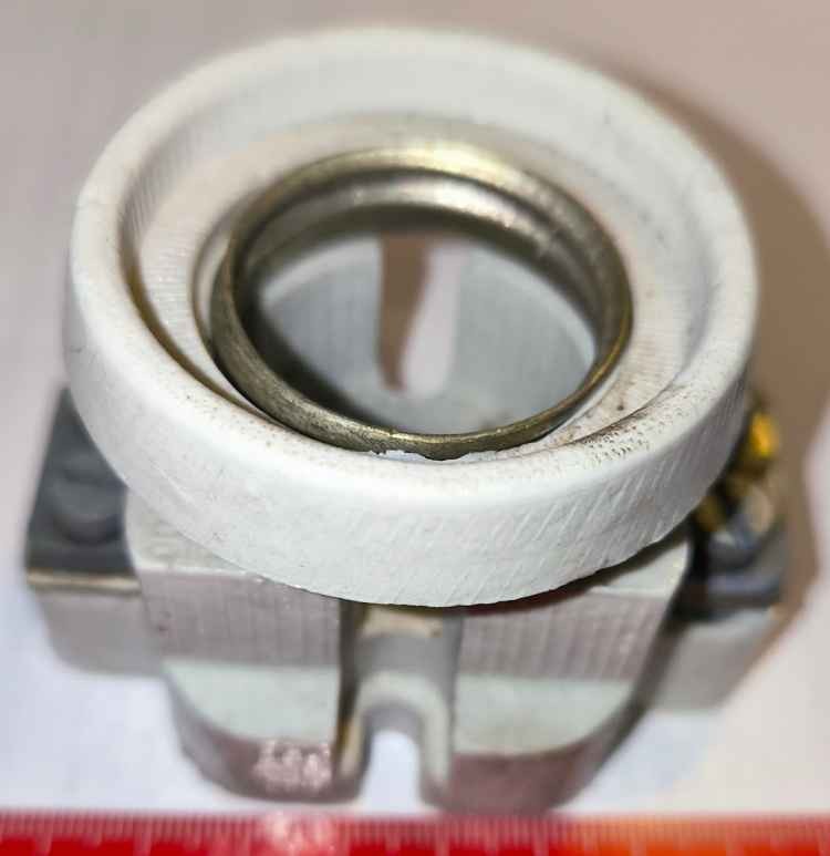 2122-33 - pojistkový spodek vestavný E33