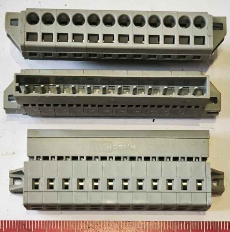 231-612/019-000 WAGO - 1vodičový konektor s pájecími piny; CAGE CLAMP®; 2,5 mm²; Rozteč 5 mm; 12pól.; Upevňovací příruba; Šedá   .. cena na dotaz / price on request