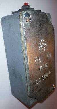 spínač 2KS6F11 - 1x spínací 1x rozpínací kontakt, ovládání tlačítko  .. použitý / used
