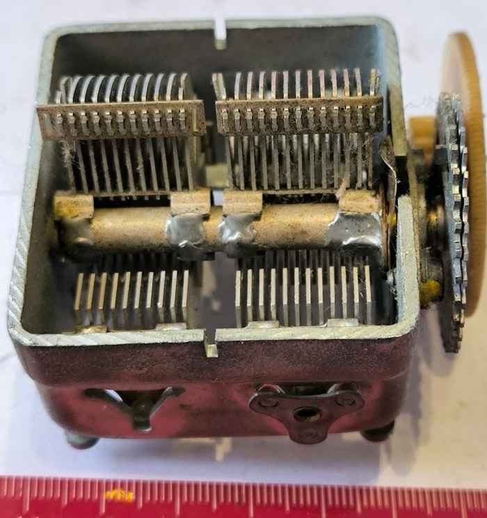 2PN70503 - ladící kondenzátor - neproměřený,  z demontáže,