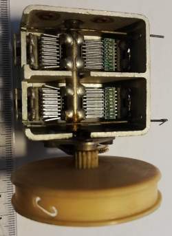 2PN70512 (???) - ladící kondenzátor, zachovalý   .. cena na dotaz / price on request