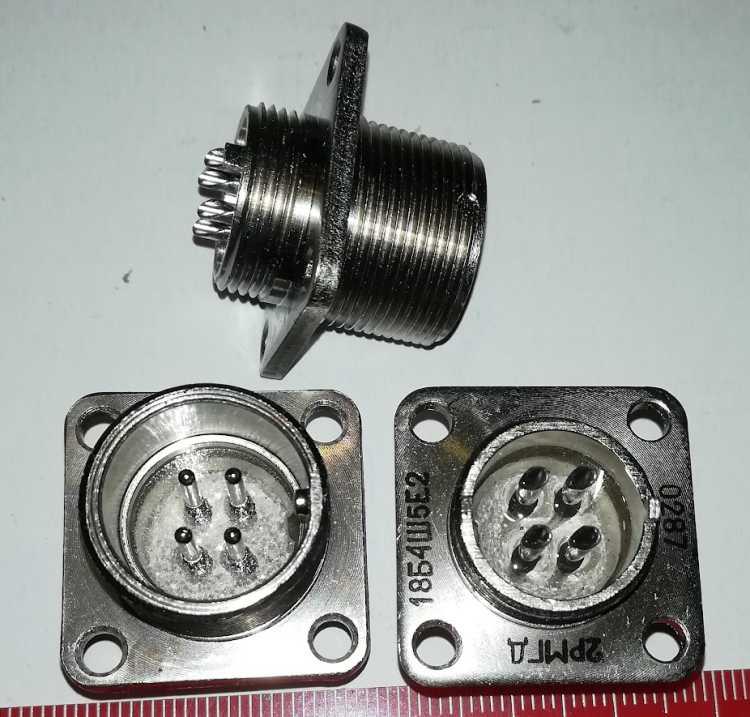 není skladem - sovětský konektor 2RMGD18B4Š5E2 - 2РМГД18Б4Ш5Е2 - 4pin   .. cena na dotaz / price on request