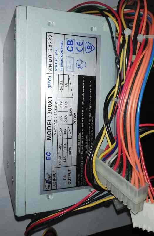 PC zdroj 300X1, netestován, na náhradní díly